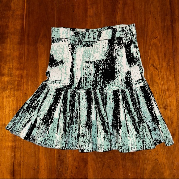 BCBGMAXAZRIA Matching Knit Set Skirt and Crop Top - Picture 6 of 8